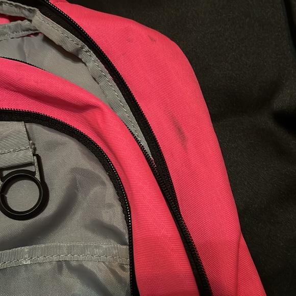 Pre owned and pre used Vibrant Pink Under Armour Storm Back Pack - Picture 5 of 8